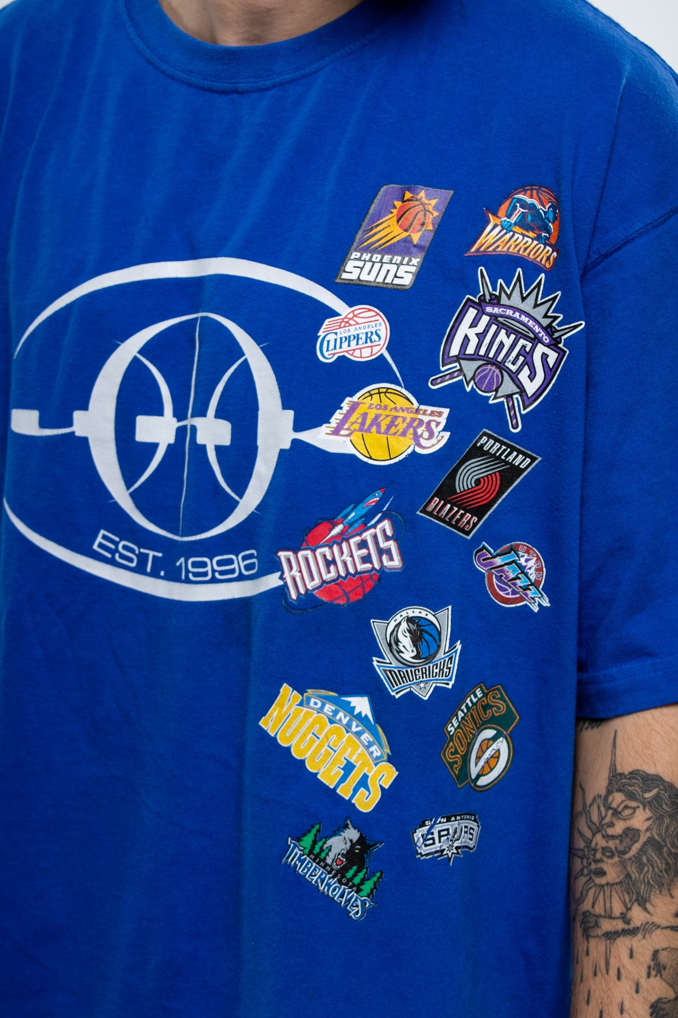 Vintage 1996 NBA UNK Team Logo T-Shirt