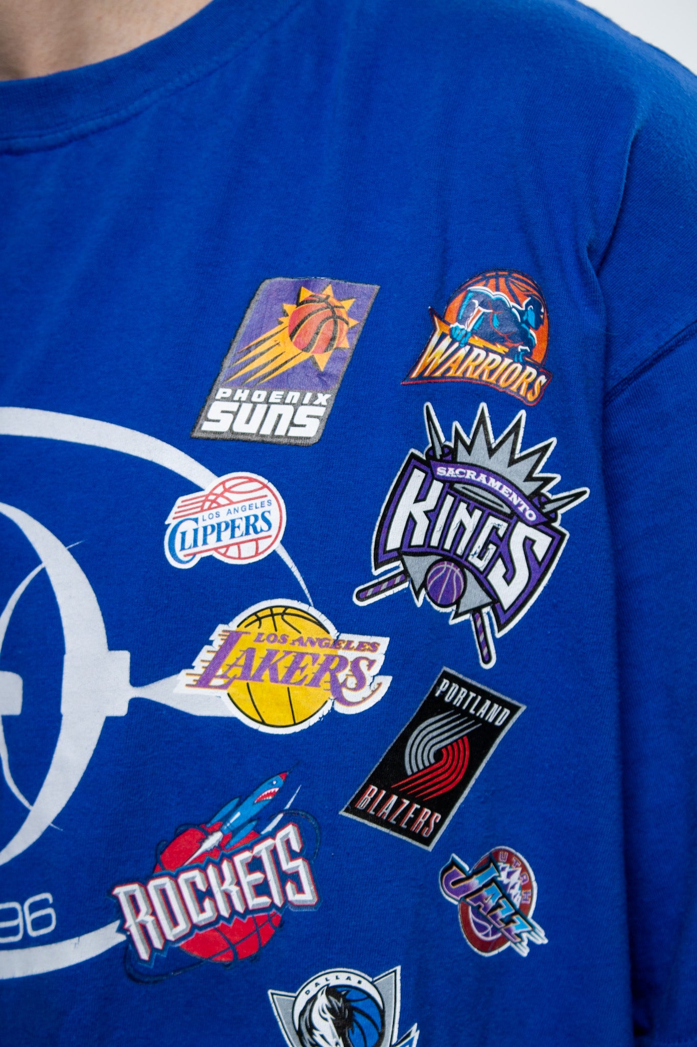 Vintage 1996 NBA UNK Team Logo T-Shirt